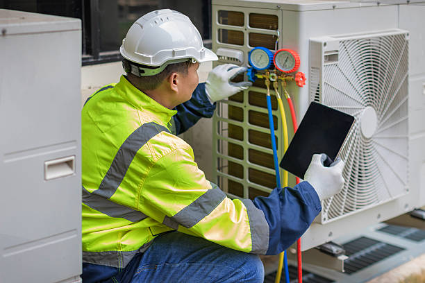 Professional Hvac technician working in Grandview, TX